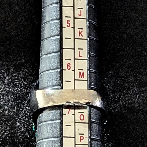 STATEMENT RING. CRYSTAL ACCENTS. - Picture 4 of 4